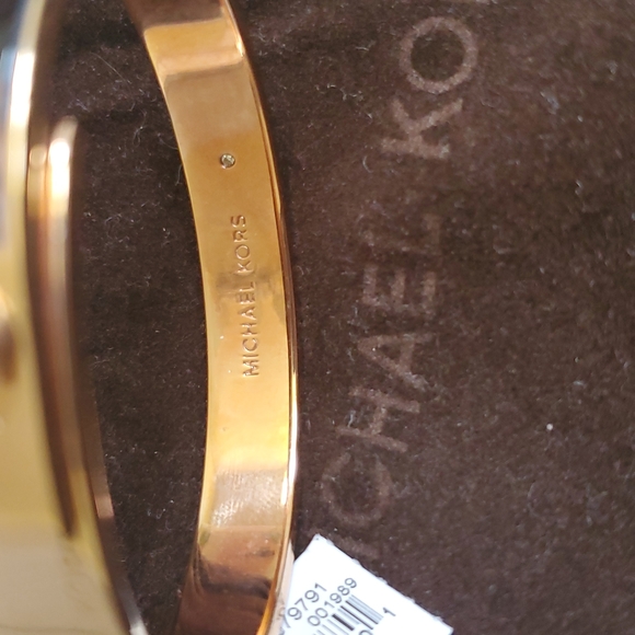 Michael Kors Heritage rose gold and tortoise bangle - Picture 2 of 5